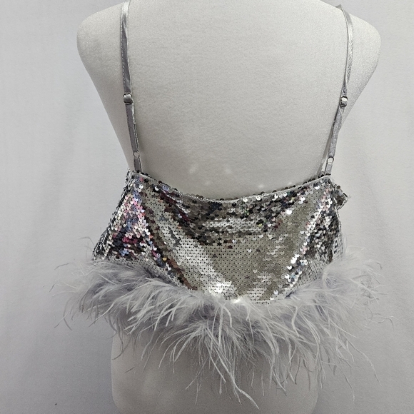 Boutique Feathers and Sequins Women's Silver Sleeveless Crop Top. - Picture 8 of 9